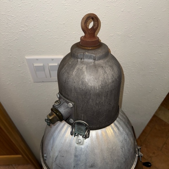 Vtg 1950’s LM Holophane GUMBALL STREET LIGHT Industrial Prismatic Acorn Fixture - Picture 11 of 14